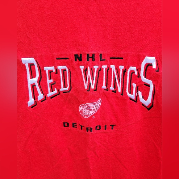 Classic Detroit Red Wings NHL t-shirt made by Lee Sports in great shape size L - Picture 2 of 4